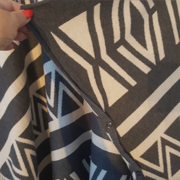Forever 21+ Knit Poncho Cape Ruana 1X - Picture 3 of 9